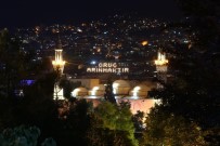 MAHYA - Bursa'da Tarihi Ulucami'ye Mahyalar Böyle Asıldı