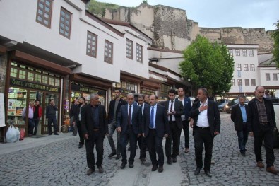 Bitlis'te Sokak Sağlıklaştırma Çalışmaları Devam Ediyor