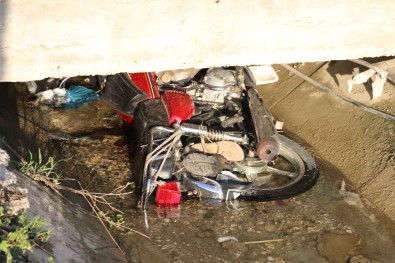 Motosiklet Sulama Kanalına Düştü Açıklaması 2 Ölü