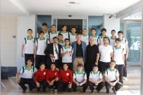 SAKARYASPOR - Sakaryaspor U15 Futbol Takımından Başkan Duymuş'a Ziyaret
