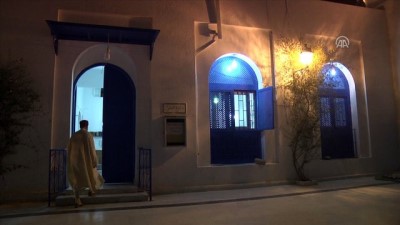 Tunuslular Ramazanın İlk Teravihinde Filistinliler İçin Dua Etti