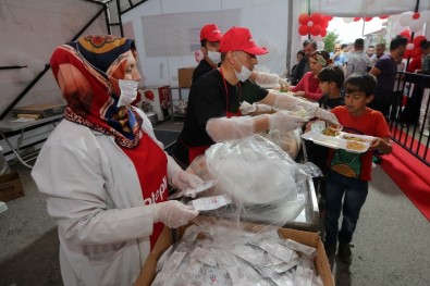 Yenimahalle'de İftar Sofraları Kuruldu