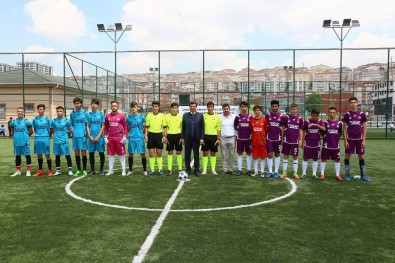 Başkan Ak, Liselerarası Gençlik Futbol Turnuvası'na Katıldı