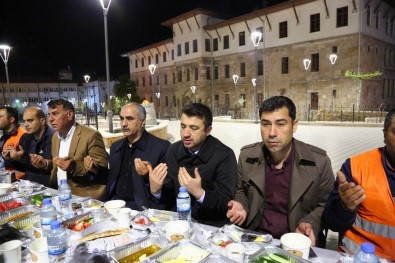 Başkan Aydın, İşçilerle Sahur Yaptı