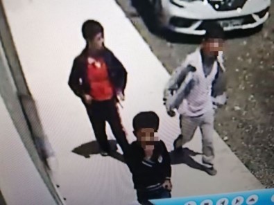 Çocuk Hırsızlar Önce Kameraya Sonra Da Polise Yakalandı