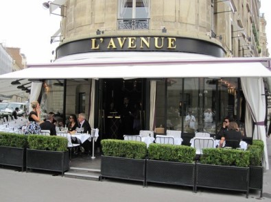 Paris'in Ünlü Restoranı, Arapça Adı Olanları Ve Başörtülüleri Kabul Etmiyor