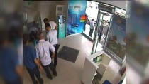 BANKA ŞUBESİ - Pompalı Tüfekle Silahlı Saldırı Güvenlik Kamerasında