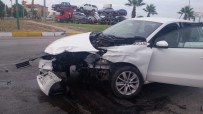 HALITPAŞA - Saruhanlı'da Trafik Kazası Açıklaması 2 Yaralı