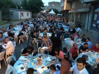 HASAN CAN - Ümraniye'de 5 Yıldızlı İftar Sofrası Kuruldu