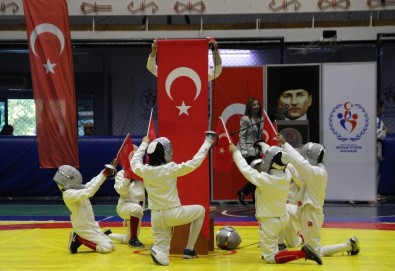 19 Mayıs Atatürk'ü Anma, Gençlik Ve Spor Bayramı Manisa'da Salonda Kutlandı