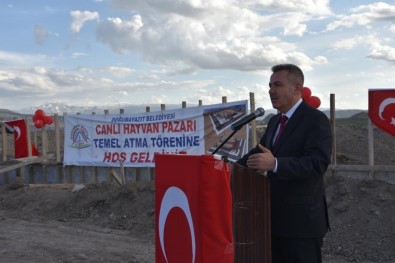 Doğu Anadolu'nun En Büyük Canlı Hayvan Pazarı Ağrı'da Yapılıyor
