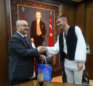 Dünya Gençlerinden Vali Köşger'e Ziyaret