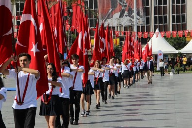 İzmir'de 19 Mayıs Coşkusu