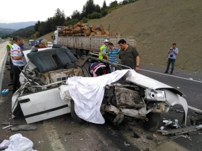 Kahramanmaraş'ta Trafik Kazası Açıklaması 3 Ölü, 2 Yaralı