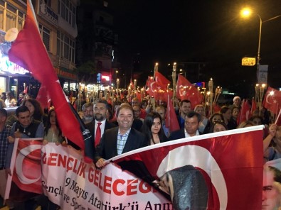 Maltepe'de Coşkulu 19 Mayıs Yürüyüşü
