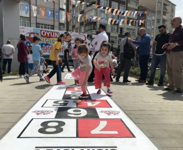 'Oyun Karavanı' Yollarda