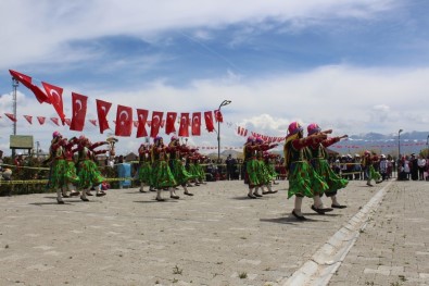 Van Ve İlçelerinde 19 Mayıs Coşkuyla Kutlandı