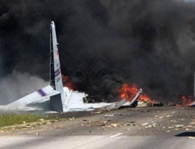 ABD'de askeri kargo uçağı havaalanı yakınlarında düştü