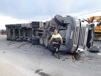 Afyonkarahisar'da Hurda Yüklü Tır Devrildi Açıklaması 1 Kişi Yaralandı