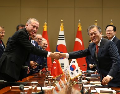 Erdoğan, Moon ile ikili görüşme gerçekleştirdi