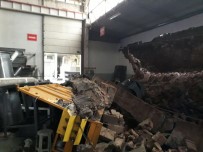 KURTARMA EKİBİ - Gaziantep'te Fabrika Duvarı Çöktü Açıklaması 1 Ölü