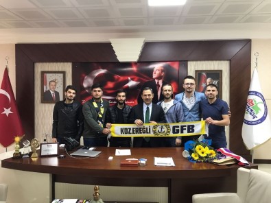 Genç Fenerbahçeliler Başkan Uysal'ı Ziyaret Etti