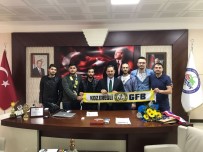 GENÇ FENERBAHÇELİLER - Genç Fenerbahçeliler Başkan Uysal'ı Ziyaret Etti