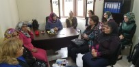 MUHABBET - Hanımağa İlçelerde Partililerle Bir Araya Geldi