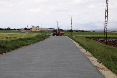 Hilvan'da Beton Yol Uygulaması Sürüyor