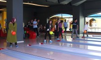 ENGELLİ ÖĞRENCİ - İşitme Engelliler Bowling Oynadı