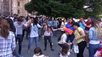 Paşinyan, Pes Etmeyeceklerini Söyledi