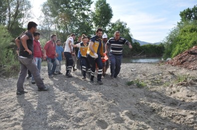 Sinop'ta Serinlemek İçin Irmağa Giren 2 Kardeşten 1'İ Boğuldu, 1'İ Kayboldu