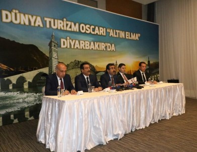 Vali Güzeloğlu, Altın Elma'yı Değerlendirdi