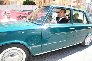 Alparslan Türkeş'in Birinci Etabına Klasik Otomobilli Açılış