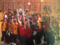 SELÇUK ŞAHİN - Şampiyon Galatasaray Kupasını Aldı