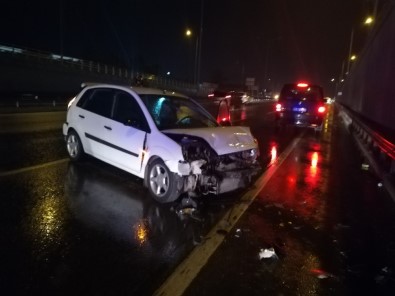 Tırın Sıkıştırdığı Otomobil Kaza Yaptı Açıklaması 4 Yaralı