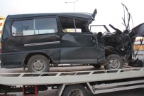 Kocaeli'de Minibüs Tıra Çarptı Açıklaması 2 Ağır Yaralı