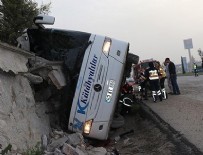 SÜLEYMAN DÖNMEZ - Kütahya'da yolcu otobüsü devrildi: 1 ölü, 16 yaralı