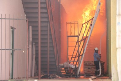 Mersin'de Soğuk Hava Deposunda Yangın