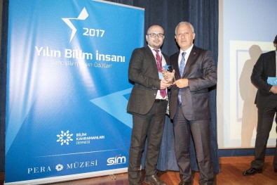 PAÜ'de Görevli Doç. Dr. Necip Atar'a 'Genç Bilim İnsanı Ödülü' Aldı