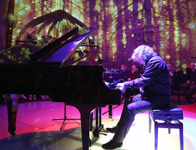 Besteci ve piyanist Tuluyhan Uğurlu: Sanatın birleştirici gücü devreye girmeli