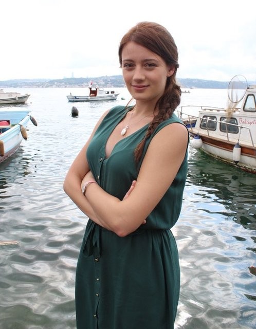 Gizem Karaca’nın evinde esrar öğütme makinesi ele geçirildi