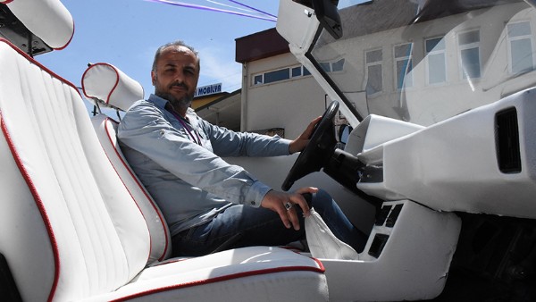 Hurda aracı spor otomobile dönüştürdüler