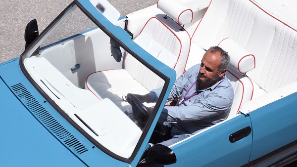 Hurda aracı spor otomobile dönüştürdüler