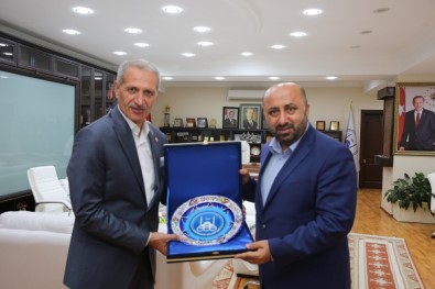 Adapazarı İftarını Ömer Döngeloğlu İle Açtı