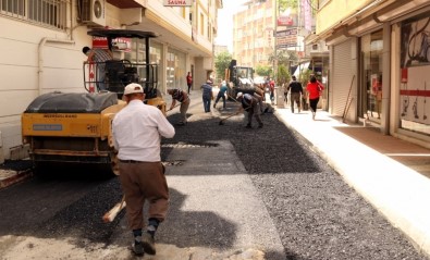 Akdeniz Belediyesi'nin Asfalt Ve Kaldırım Çalışmaları Sürüyor