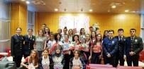 SABİHA GÖKÇEN HAVALİMANI - Avrupa Şampiyonu Hokeyciler Çiçeklerle Karşılandı