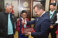 OKÇULUK KULÜBÜ - Etnospor'da Dereceye Giren Sporcuları Başkan Yılmaz Kabul Etti