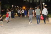 BALıKLıGÖL - Gündüz Sıcaktan Dışarı Çıkamayanlar Akşam Serinliğinde İse Tarihi Mekanlara Akın Ediyor