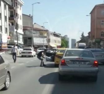 İstanbul'da Taksici Dehşeti Kamerada